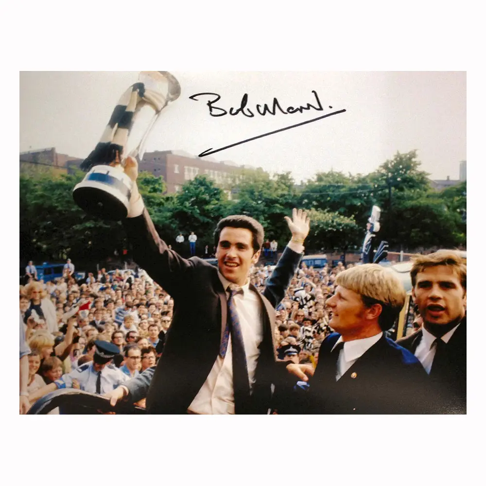 Bobby Moncur signed 10x8 photo.
