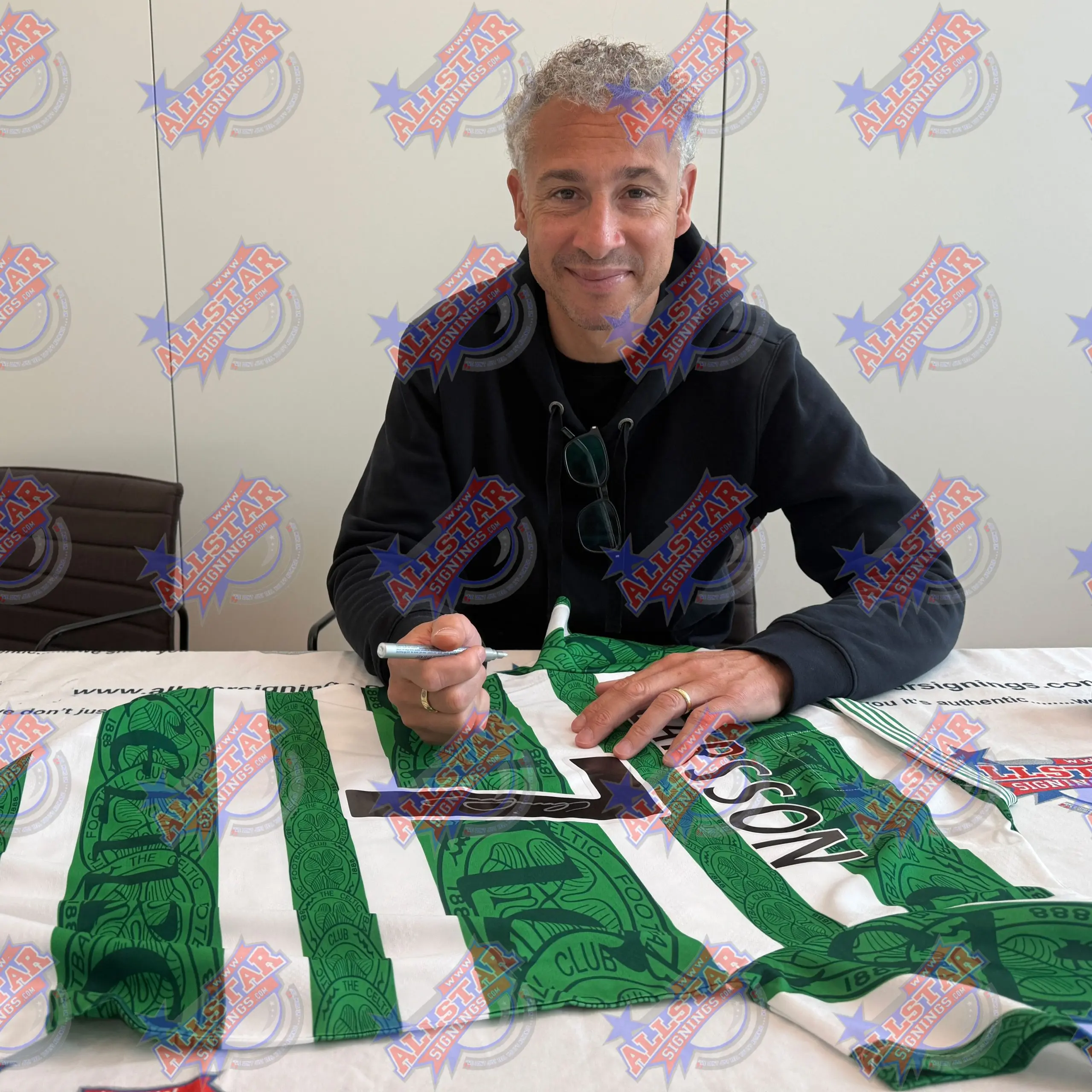 Framed Henrik Larsson signed Celtic 1995/97 official retro shirt (2)