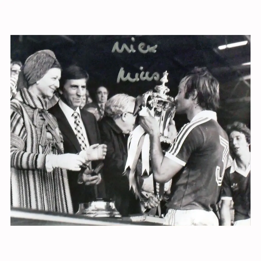 Mick Mills signed FA Cup Final photo.