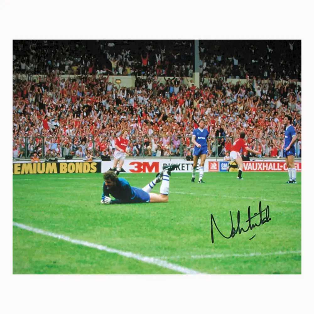 Norman Whiteside signed photo