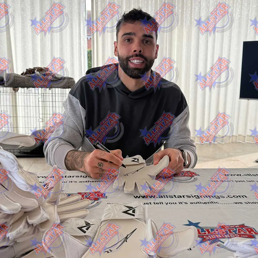 David Raya signed goalkeeper glove