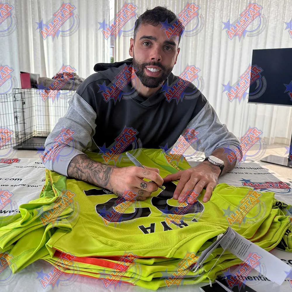 David Raya signed Arsenal 2024/25 goalkeeper shirt