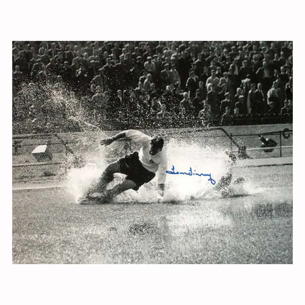 Sir Tom Finney signed "The Splash" photo